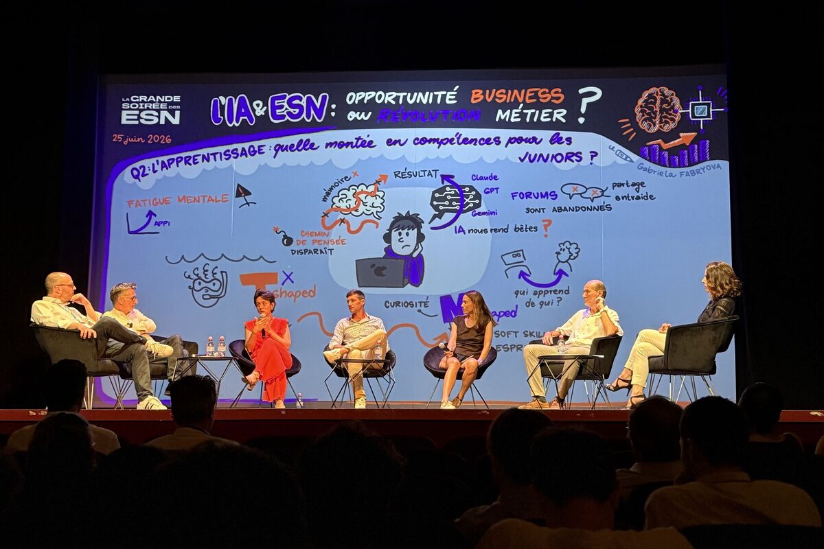 Margaux Pelen speaking on a panel at La Grande Soirée des ESN, a live graphic recording behind the seven speakers
